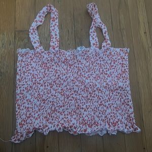 Me to we- halter top in perfect condition. Perfect for spring or summer.